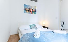 Peaceful And Stylish 2 Bedroom Apartment Cozy Atmosphere